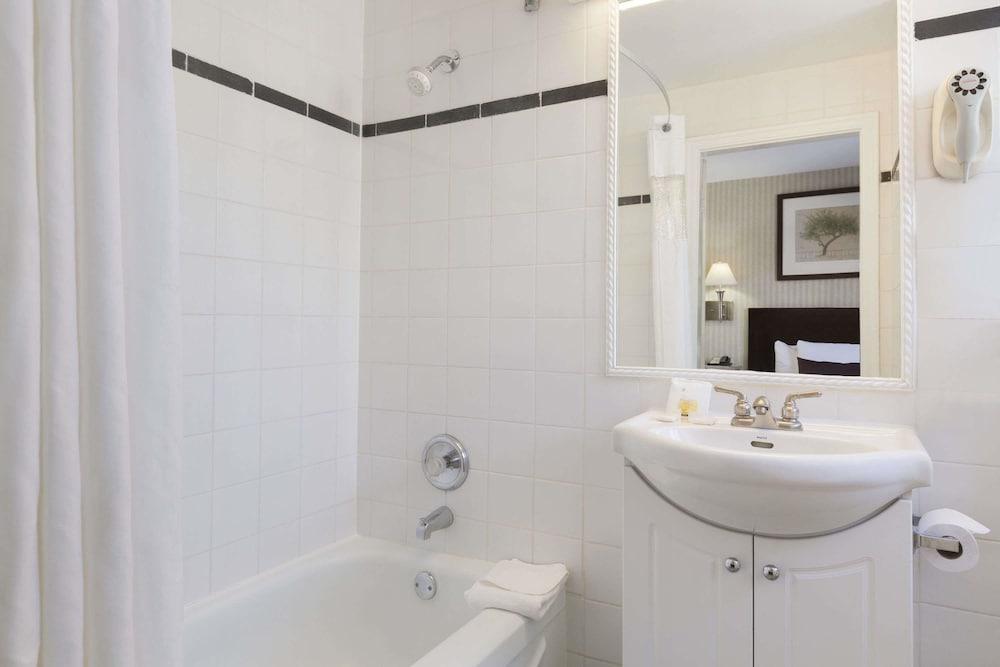 Days Inn By Wyndham Vancouver Metro Extérieur photo