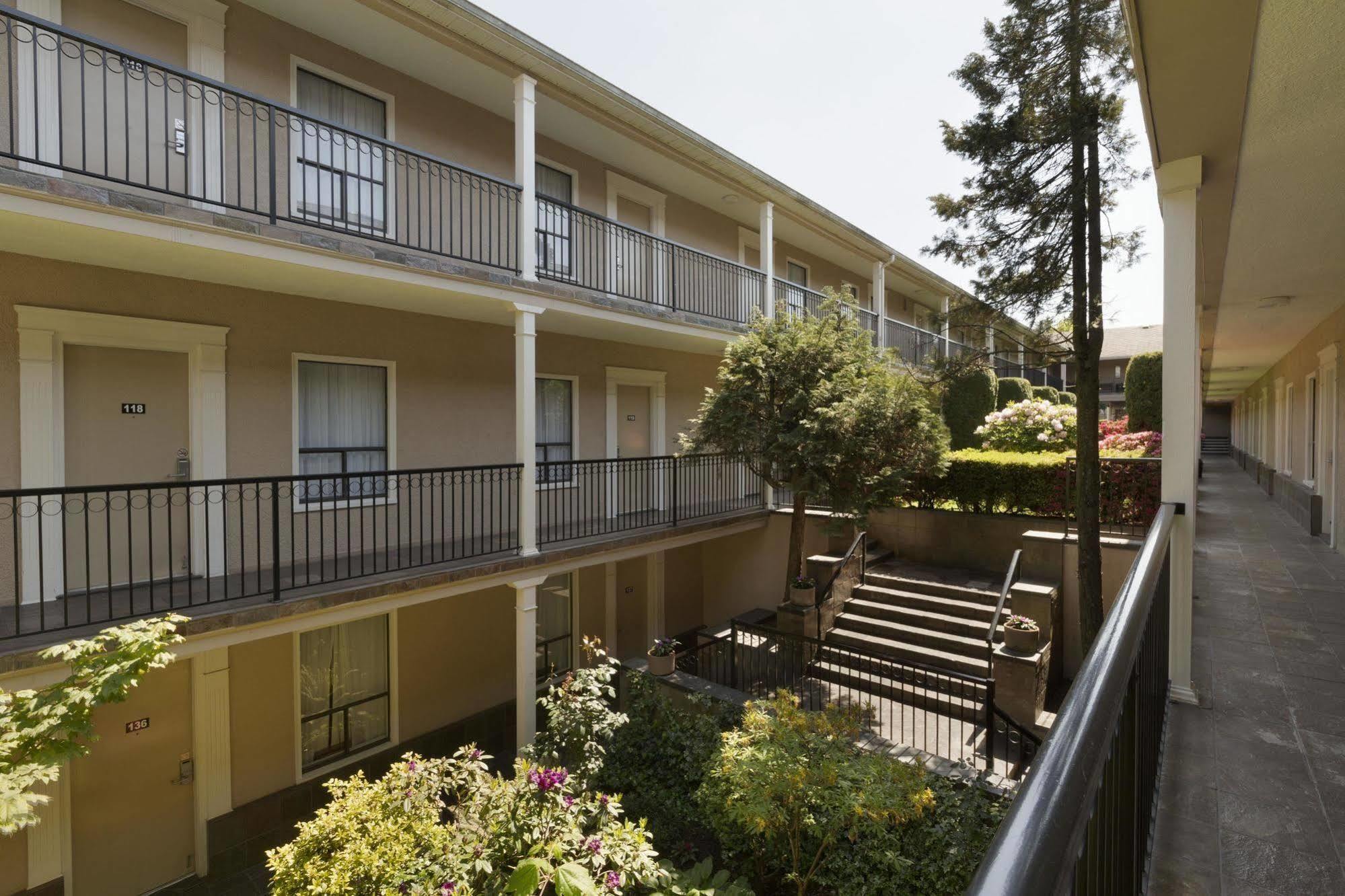 Days Inn By Wyndham Vancouver Metro Extérieur photo