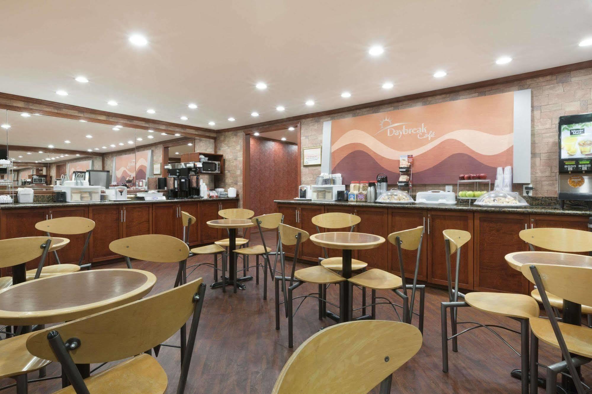 Days Inn By Wyndham Vancouver Metro Extérieur photo