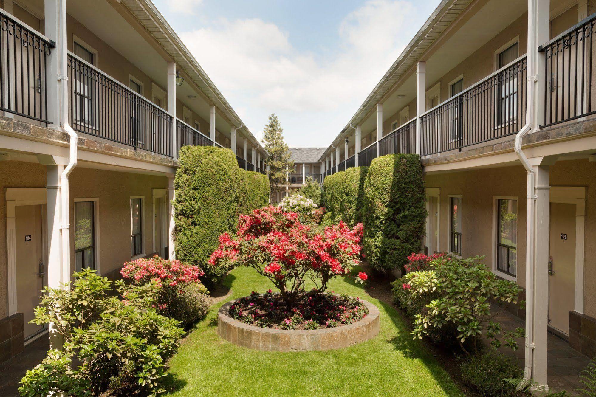 Days Inn By Wyndham Vancouver Metro Extérieur photo